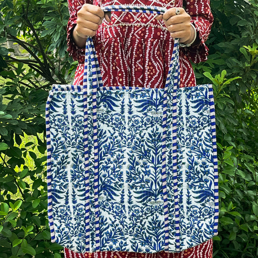 Nature-Inspired Blue Leaf Print Tote Bag – Your Perfect Everyday Companion