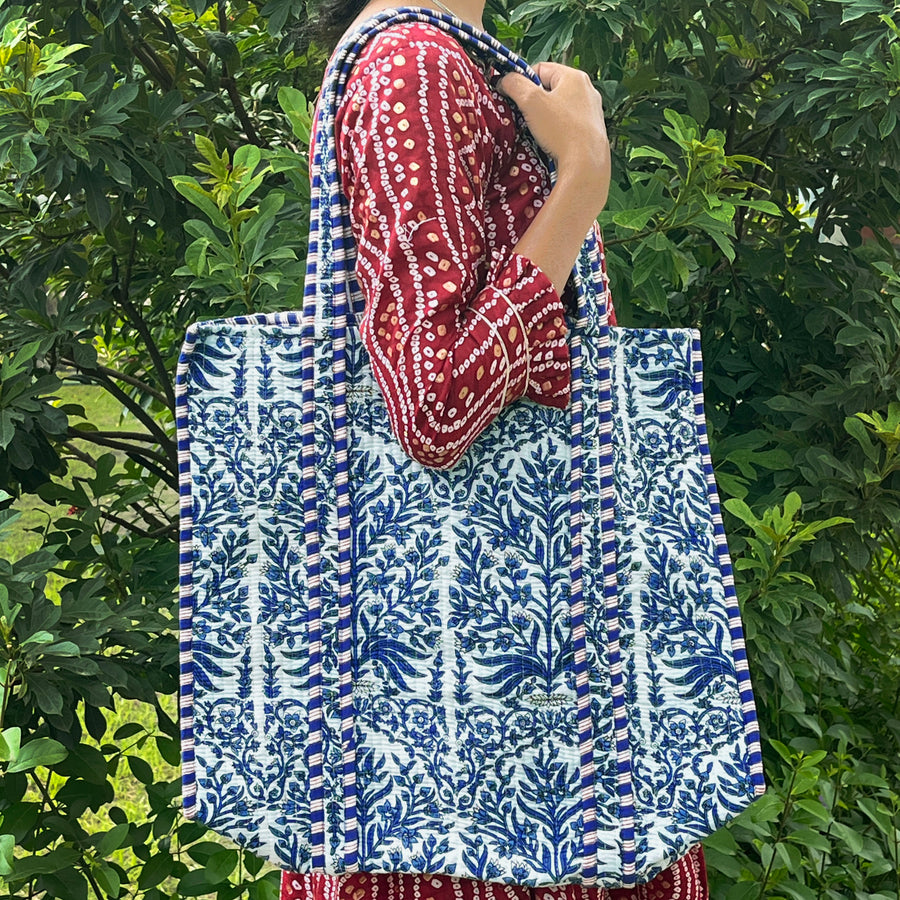 Nature-Inspired Blue Leaf Print Tote Bag – Your Perfect Everyday Companion